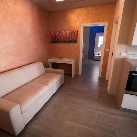 Garda Fantasy Apartment - Jacuzzi Desenzano del Garda Luaran gambar