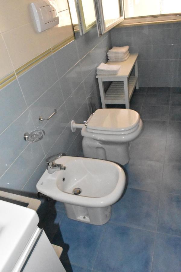 Garda Fantasy Apartment - Jacuzzi Desenzano del Garda Luaran gambar