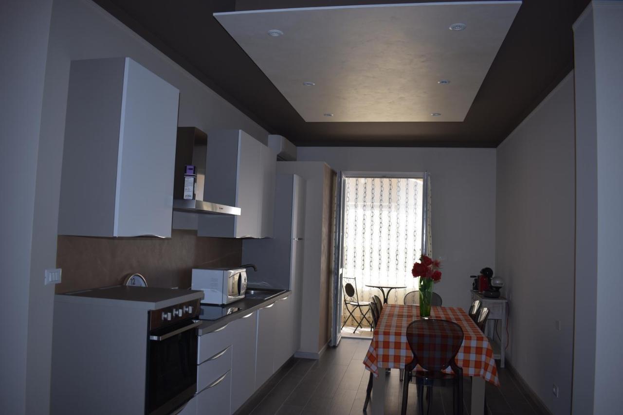 Garda Fantasy Apartment - Jacuzzi Desenzano del Garda Luaran gambar
