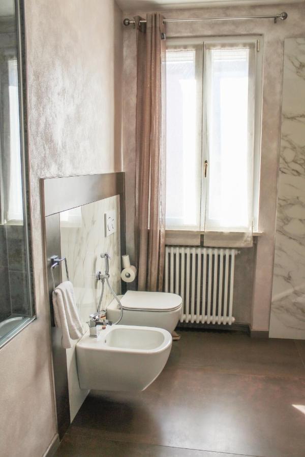 Garda Fantasy Apartment - Jacuzzi Desenzano del Garda Luaran gambar