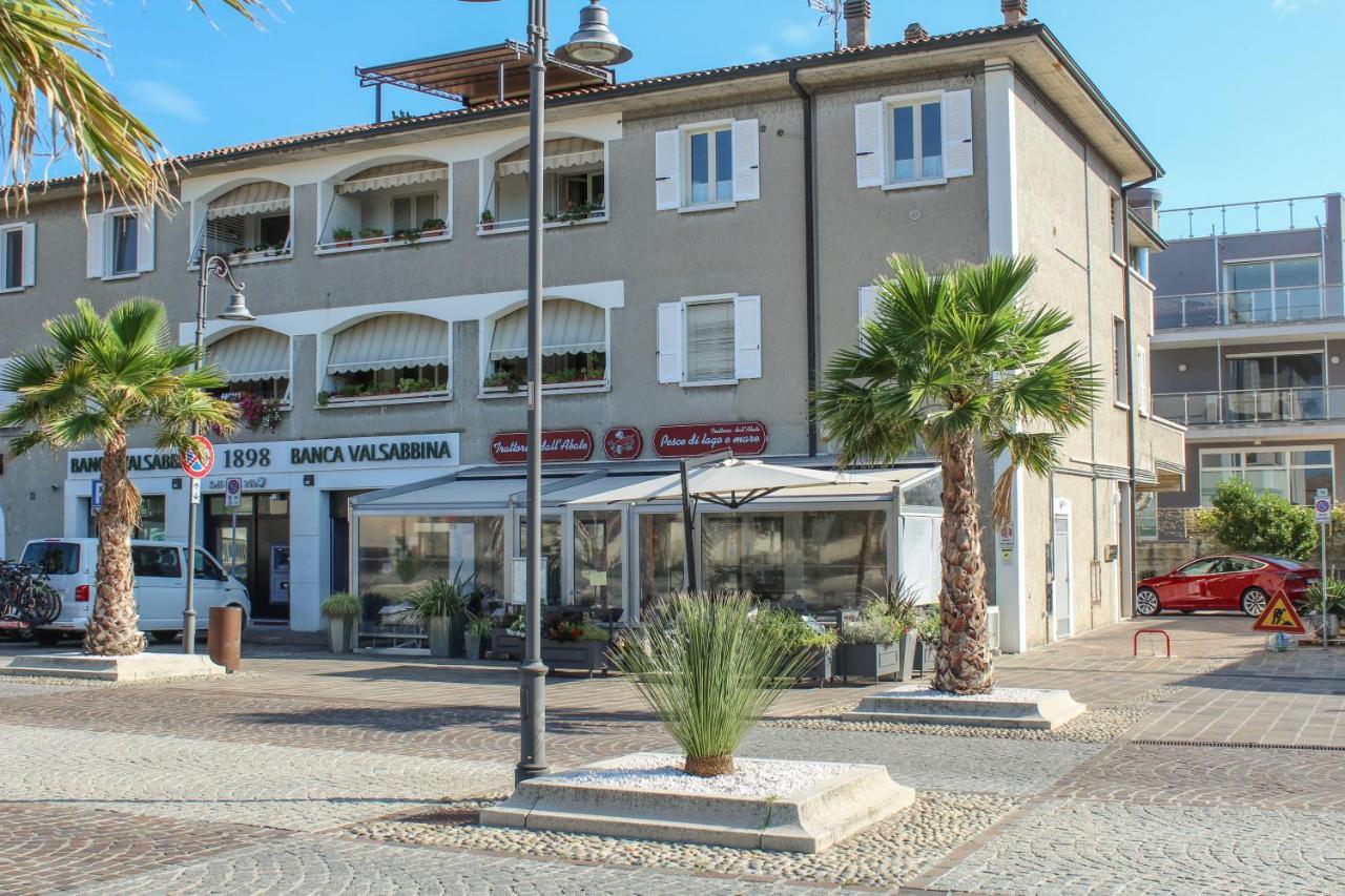 Garda Fantasy Apartment - Jacuzzi Desenzano del Garda Luaran gambar