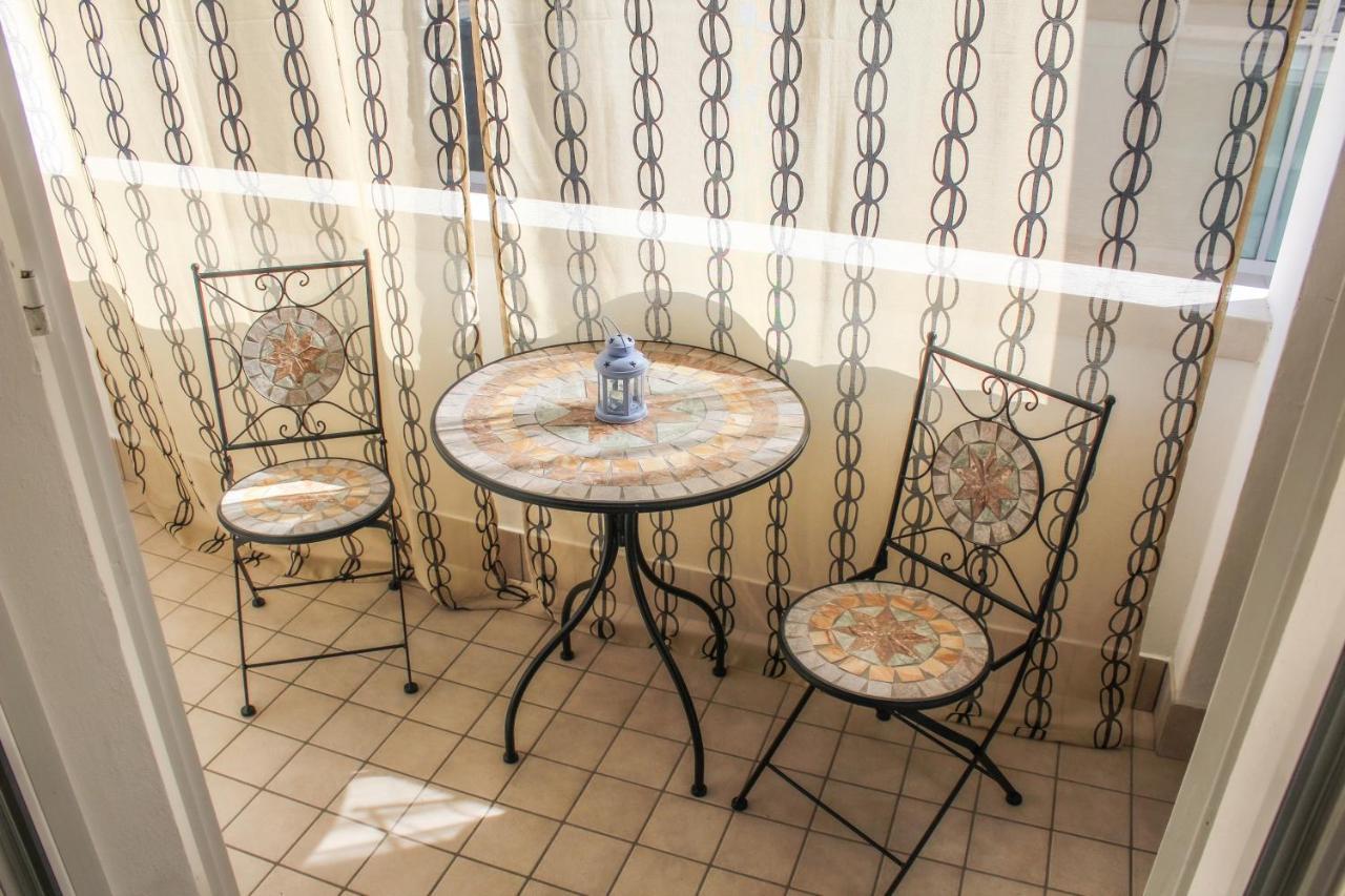 Garda Fantasy Apartment - Jacuzzi Desenzano del Garda Luaran gambar