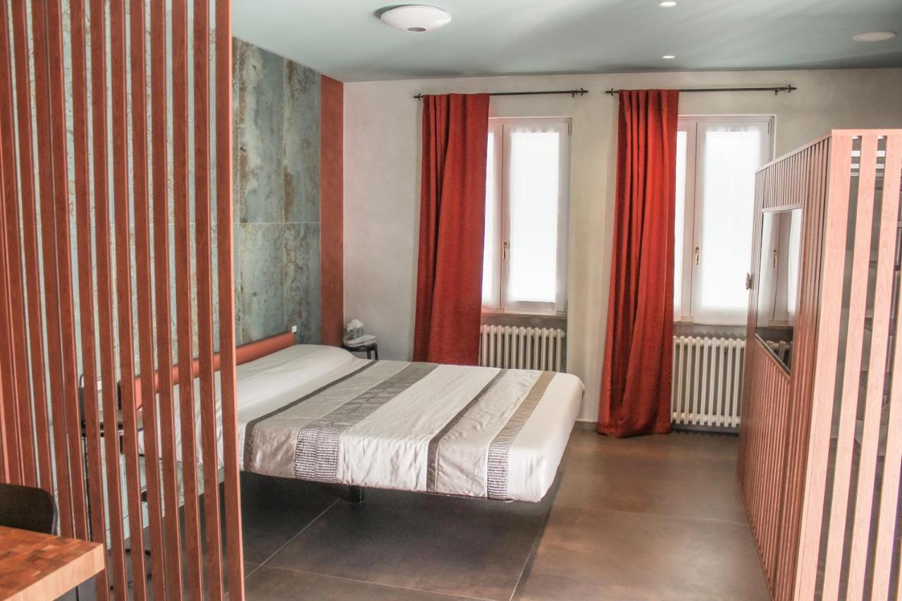 Garda Fantasy Apartment - Jacuzzi Desenzano del Garda Luaran gambar