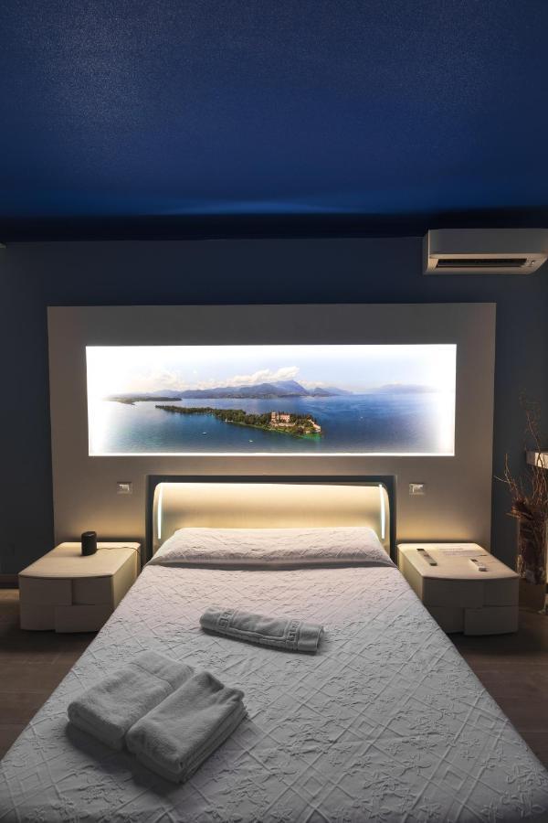 Garda Fantasy Apartment - Jacuzzi Desenzano del Garda Luaran gambar