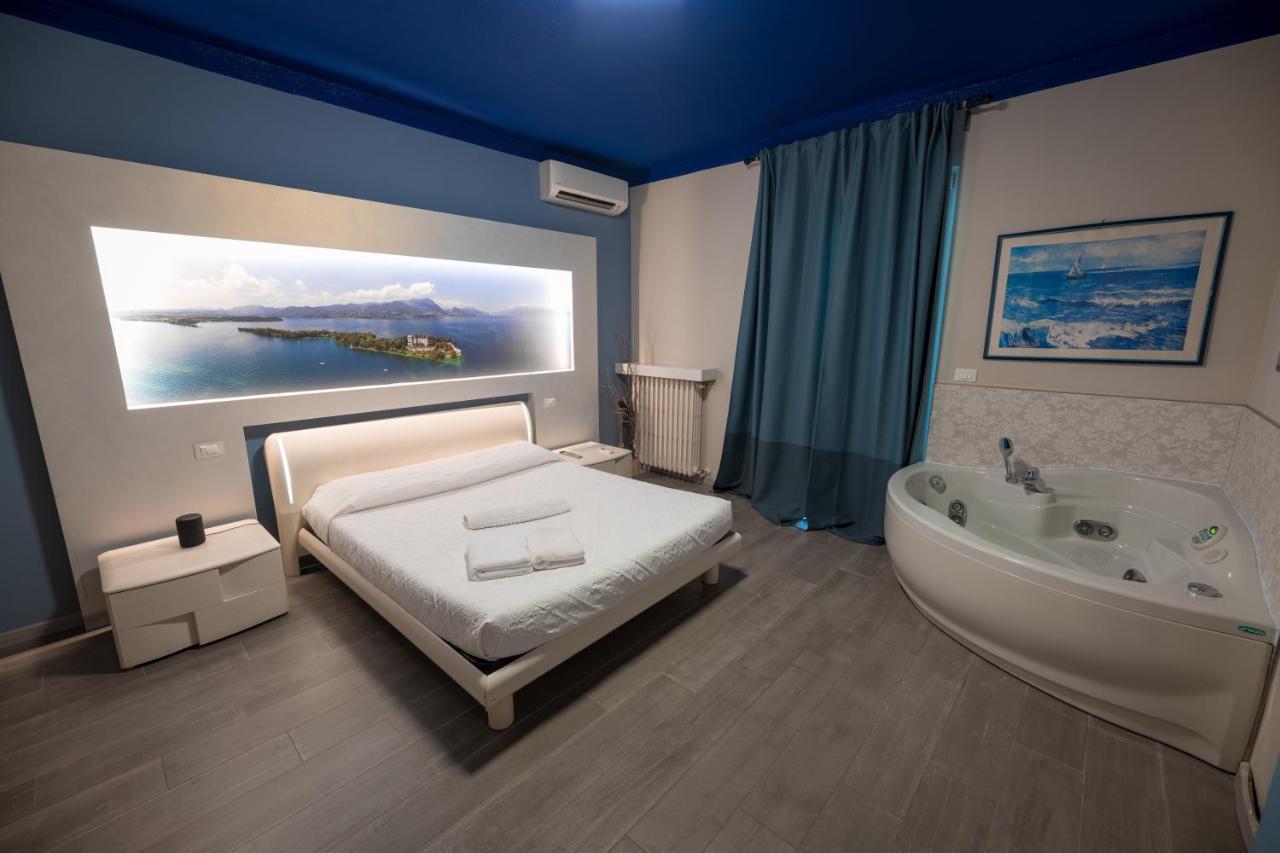 Garda Fantasy Apartment - Jacuzzi Desenzano del Garda Luaran gambar
