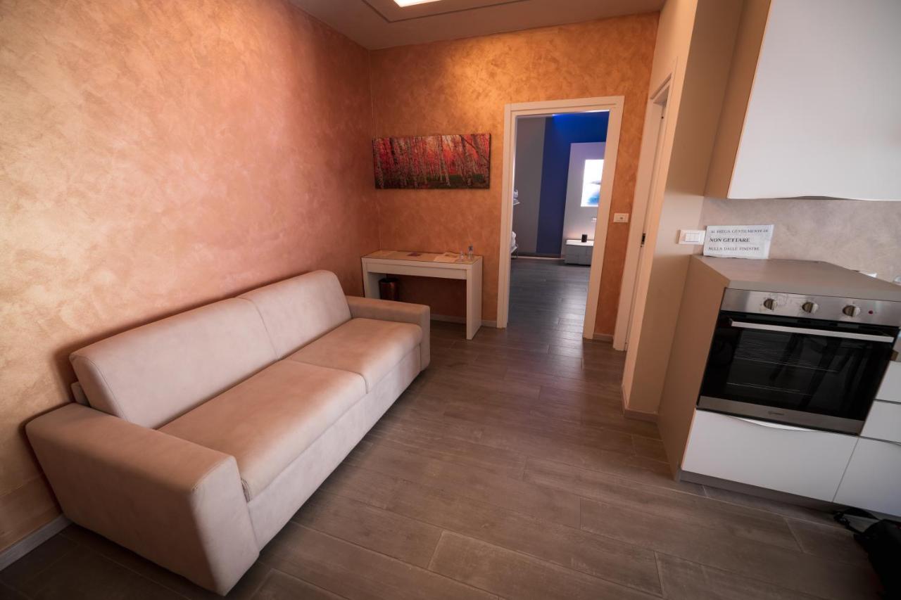 Garda Fantasy Apartment - Jacuzzi Desenzano del Garda Luaran gambar