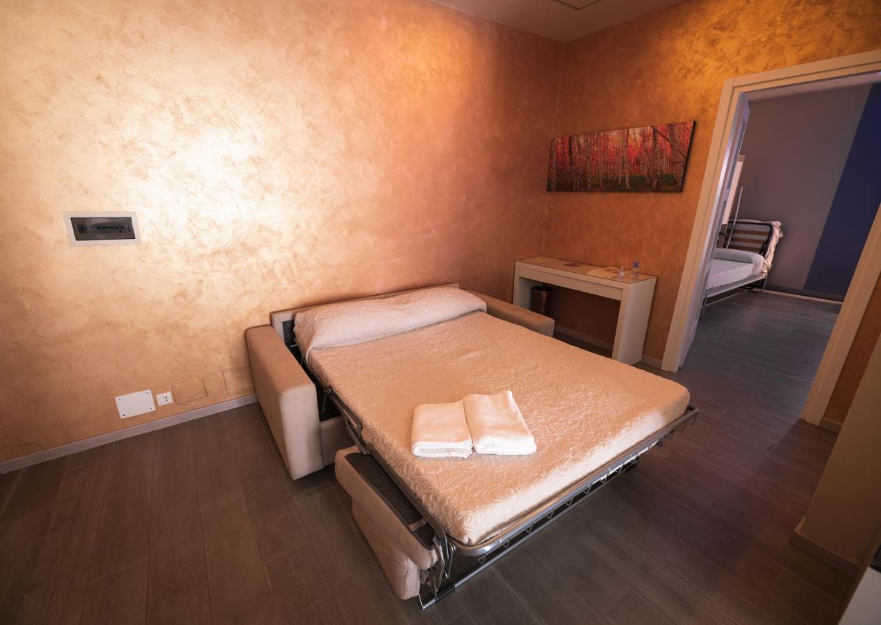Garda Fantasy Apartment - Jacuzzi Desenzano del Garda Luaran gambar