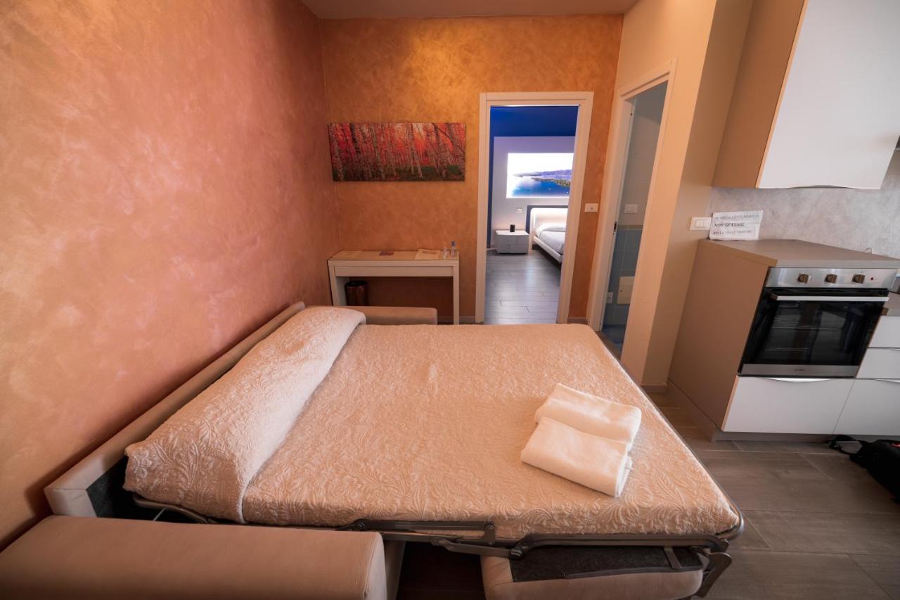 Garda Fantasy Apartment - Jacuzzi Desenzano del Garda Luaran gambar